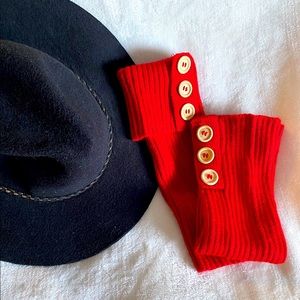 NWOT 3 button knit boot cuffs